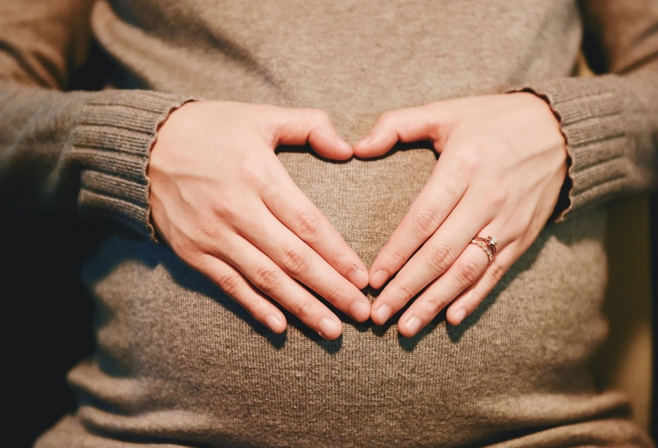 Nadmierna aktywność tarczycy podczas ciąży: przyczyny, objawy, metody leczenia