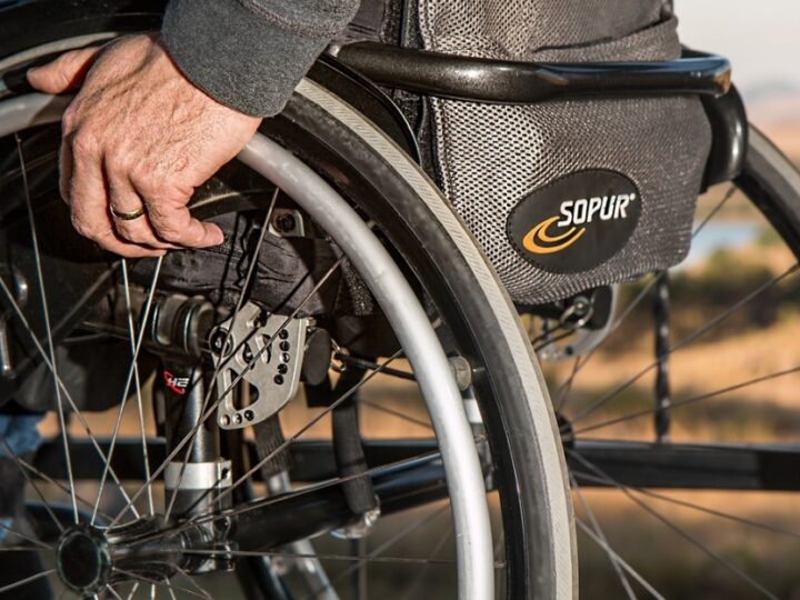 Rozwinięcie dostępności dla osób niepełnosprawnych: Inspektorzy, dodatki do renty i windy w budynkach niskich