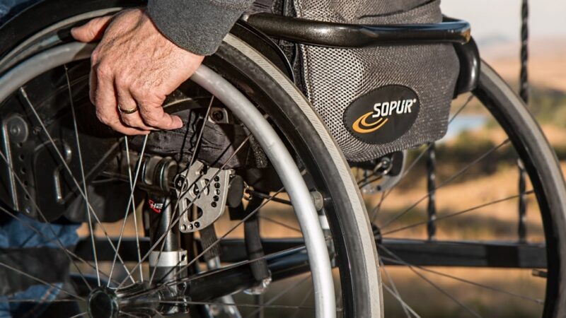 Rozwinięcie dostępności dla osób niepełnosprawnych: Inspektorzy, dodatki do renty i windy w budynkach niskich