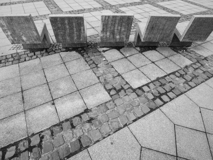 Płyty betonowe i kostka brukowa – inspiracje dla Twojego ogrodu